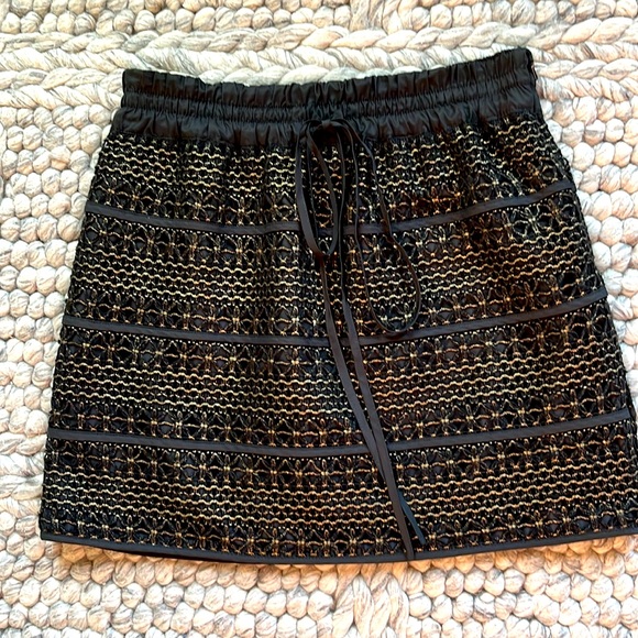 Robbi & Nikki by Robert Rodriguez Dresses & Skirts - Robbie & Nikki black/metallic gold lace miniskirt